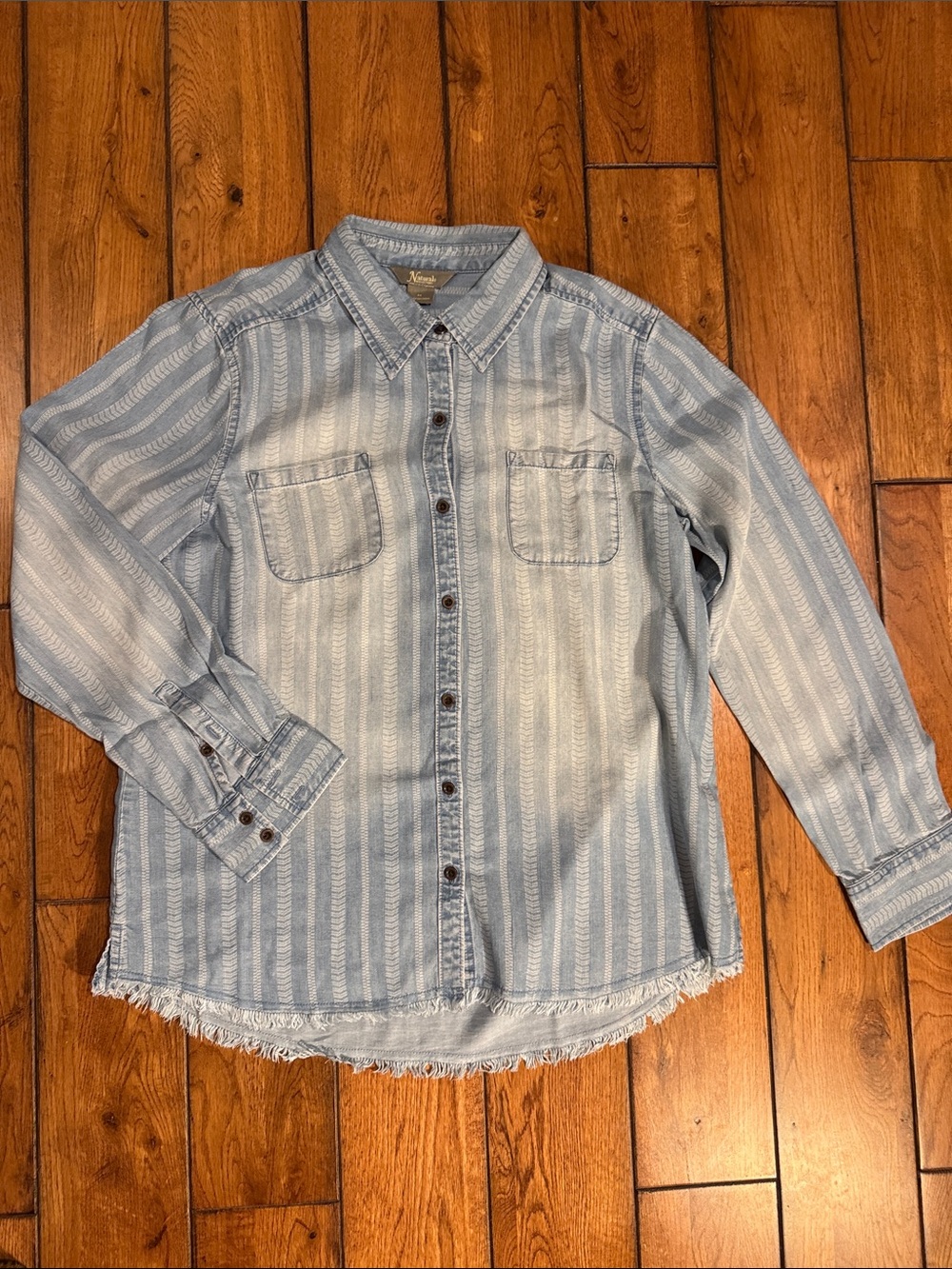 Natural Reflections Light Blue Striped Button-Down Shirt sz. M